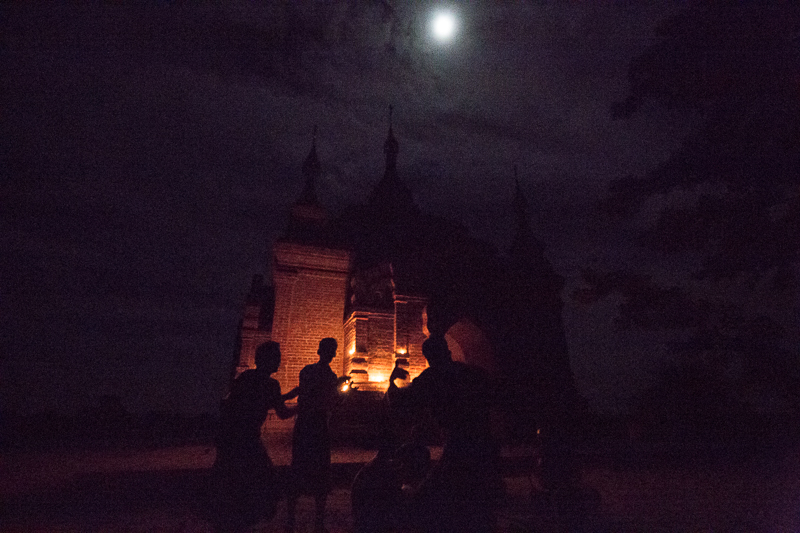 ミャンマー仏塔復興プロジェクト　45　ろうそく祭り_c0248100_14394613.jpg