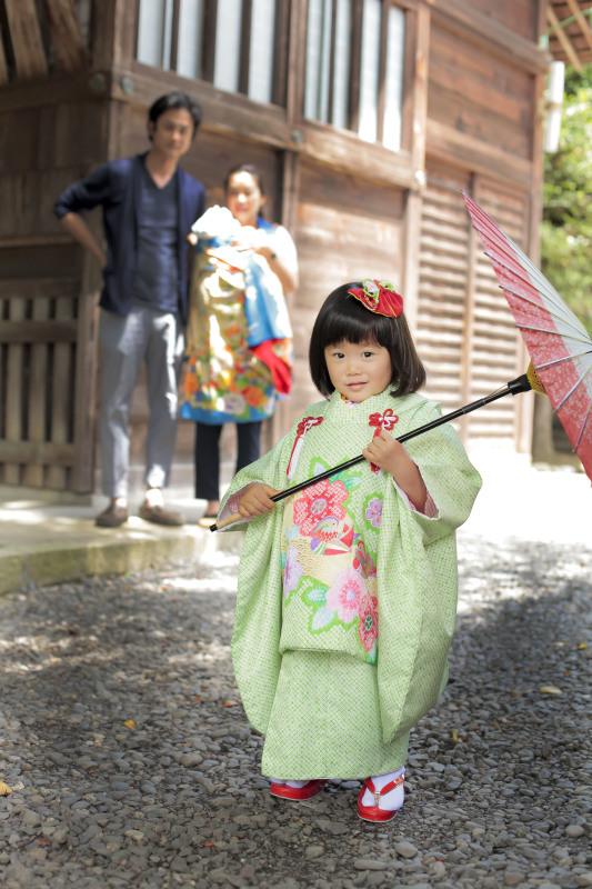 七五三撮影 3歳の可愛い女の子 名古屋 豊橋 女性カメラマンの自然派スタイル キッズ写真 家族写真