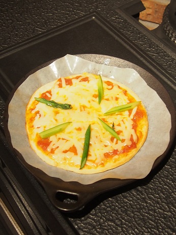 薪ストーブでPIZZA。_a0045293_1036473.jpg