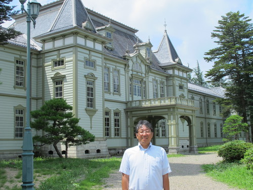 高橋　淳　学務課長が来訪、学長特別講演会シリーズ第１回の案内を頂く_c0075701_21482246.jpg