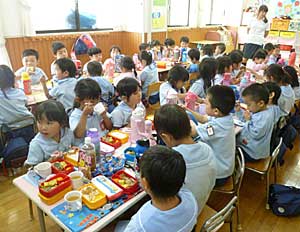 おべんとおべんとうれしいな_e0325335_1232740.jpg