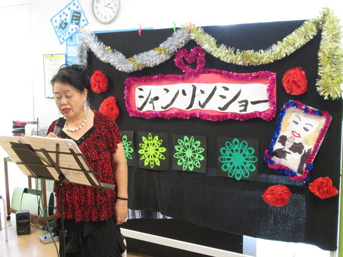 フラダンスORシャンソンショー_a0135191_14171717.jpg