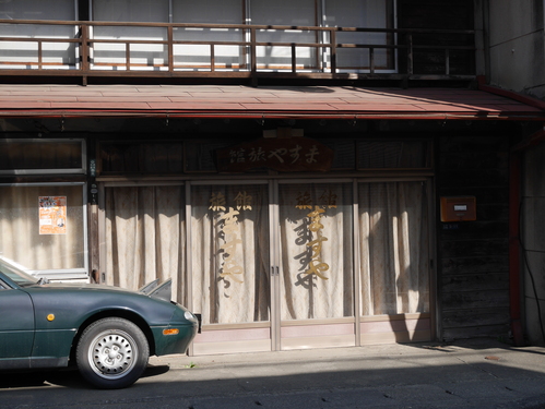 宿屋のある風景_f0130879_2365644.jpg