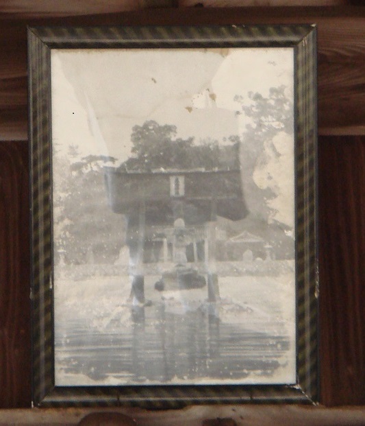 満越の厳島神社　石造物群_e0060485_891592.jpg