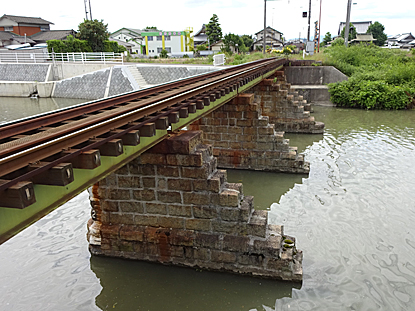 琴電 長尾線：平木～学園通り間　新川橋梁 _e0066586_7133517.jpg