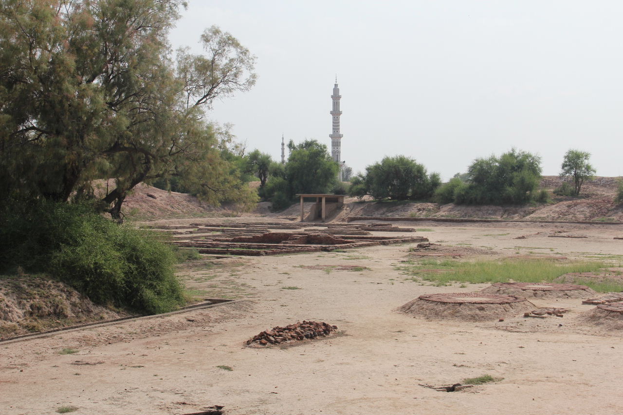 【パキスタン】　インダス文明のハラッパ遺跡と博物館_c0011649_2116532.jpg