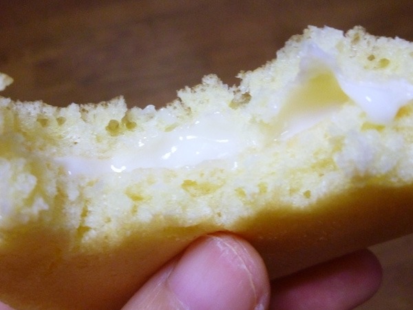 【菓子パン】ホットケーキサンド 北海道産チーズ入りクリーム&ホイップクリーム@ヤマザキ_c0152767_9381940.jpg