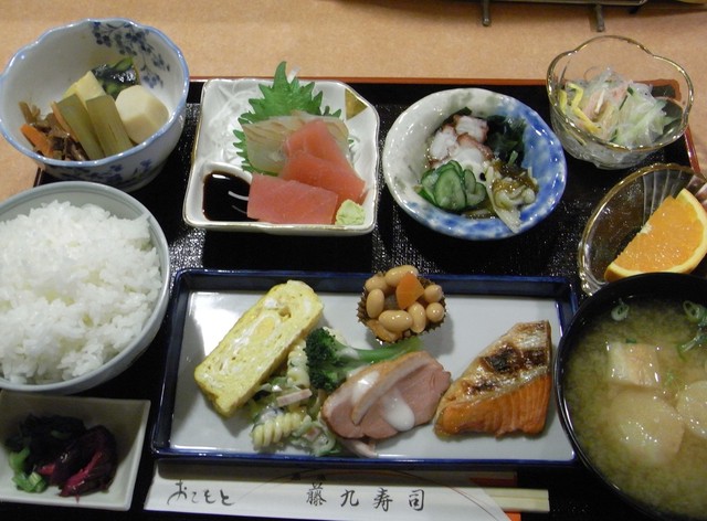 ーー今日のランチ!は、プールの、お友達!と、楽しく、おしゃべり~!ーーハハハーー_d0060693_1881319.jpg