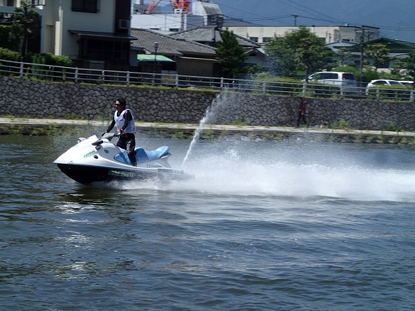 手作りいかだレースのサポート_a0077071_07351518.jpg