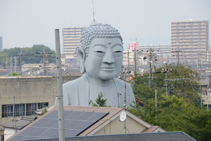 愛知の珍スポット!住宅街に出現する奈良の大仏より2m高い!布袋大仏_e0171573_213113100.jpg