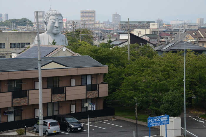 愛知の珍スポット!住宅街に出現する奈良の大仏より2m高い!布袋大仏_e0171573_21311857.jpg