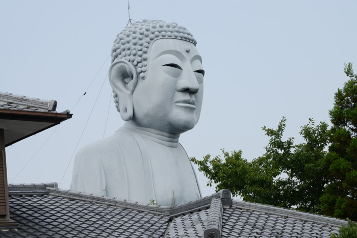 愛知の珍スポット!住宅街に出現する奈良の大仏より2m高い!布袋大仏_e0171573_21394913.jpg