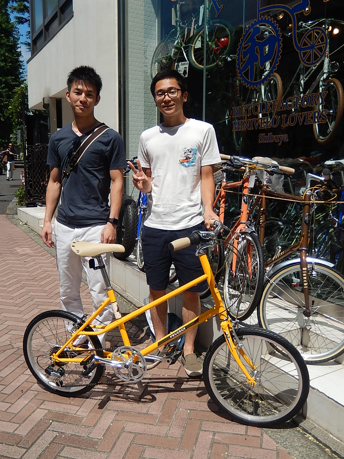 8月6日 渋谷 原宿 の自転車屋 FLAME bike前です_e0188759_1347158.jpg