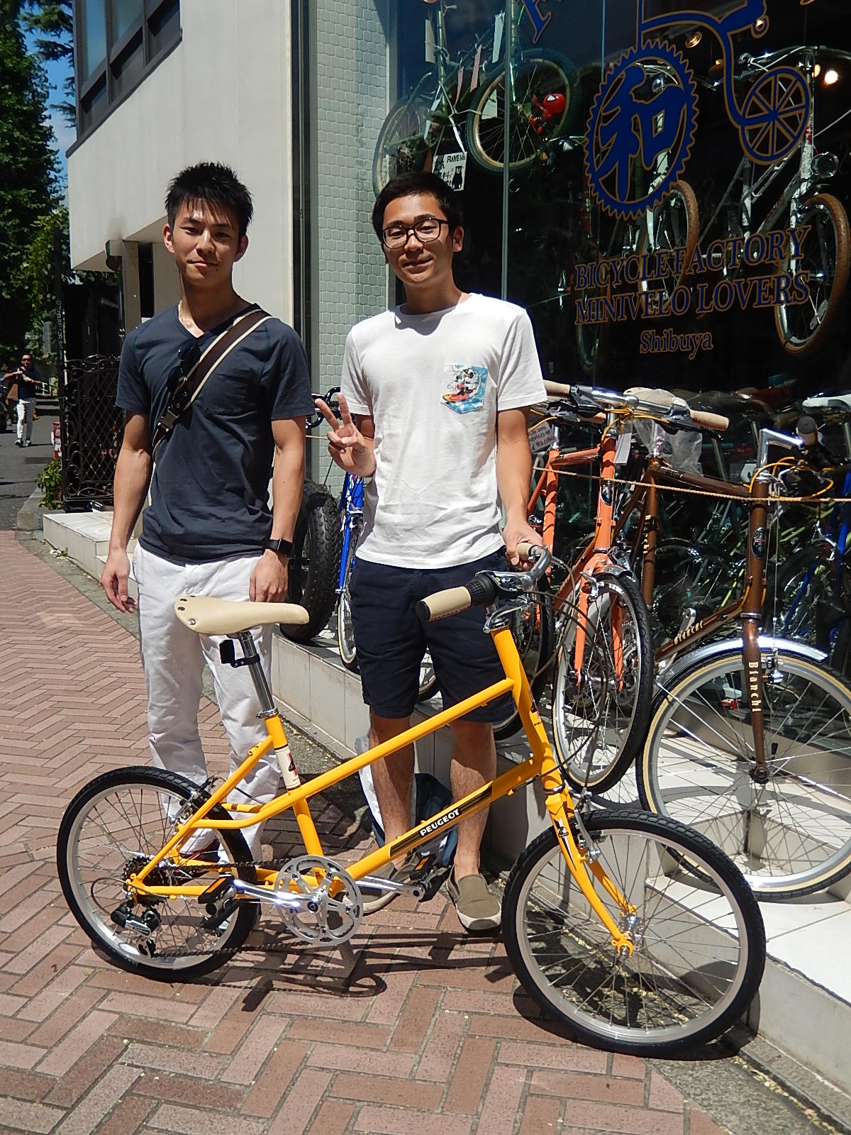 8月6日　渋谷　原宿　の自転車屋　FLAME bike前です_e0188759_1347158.jpg