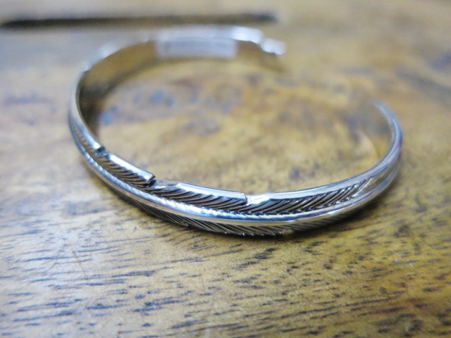 TOP ARTIST の御安く・雰囲気好いSILVER BANGLE 。。。NORA BILL etc..._d0152280_9522441.jpg