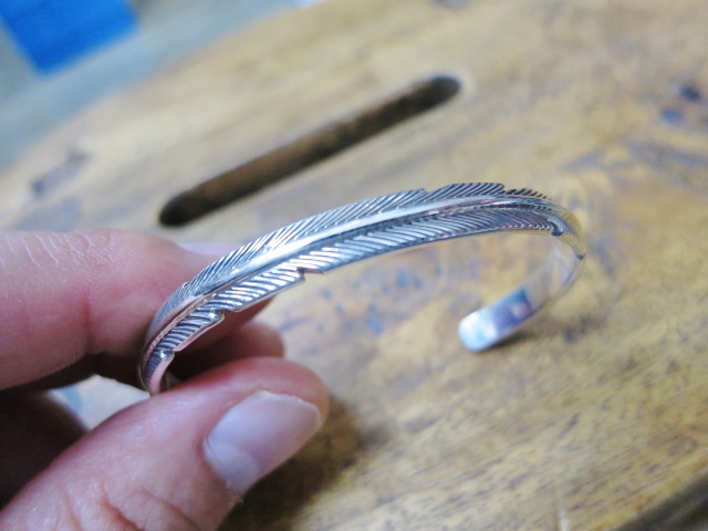 TOP ARTIST の御安く・雰囲気好いSILVER BANGLE 。。。NORA BILL etc..._d0152280_9523472.jpg