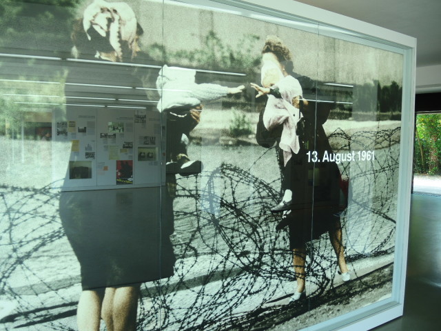 34. ベルリンの壁@ベルナウアー通り(続き)_f0100593_18090193.jpg