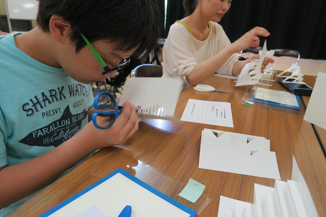 須恵町WS、手遊びに始まり、参加者傑作創作折り紙建築に見惚れて終える_a0210108_21355394.jpg