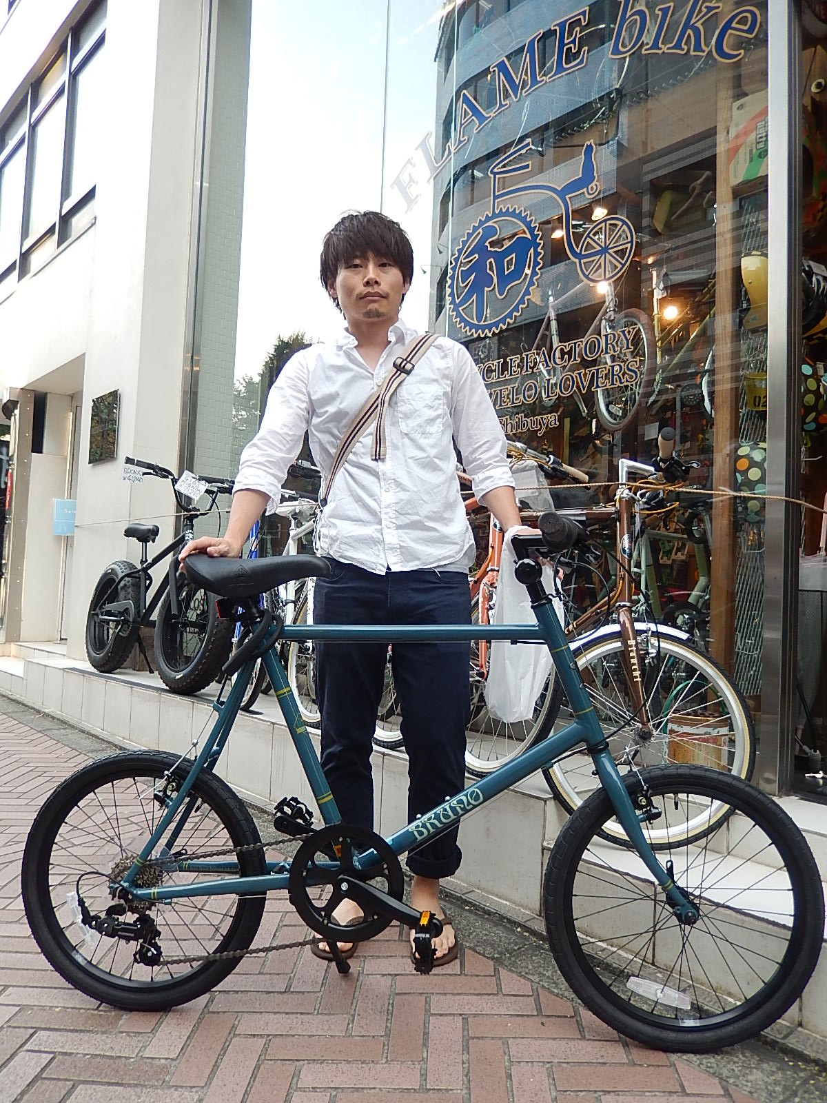 8月8日　渋谷　原宿　の自転車屋　FLAME bike前です_e0188759_1823093.jpg