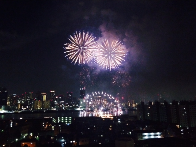 屋上パーティーで淀川花火を観る。_a0050302_3323036.jpg