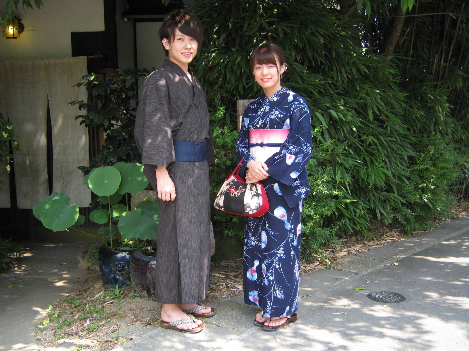 暑い日です 渋く大人っぽい浴衣で 京都嵐山 着物レンタル 遊月 徒然日記 暑い日です 渋く大人っぽい浴衣で 京都嵐山 着物レンタル 遊月 徒然日記
