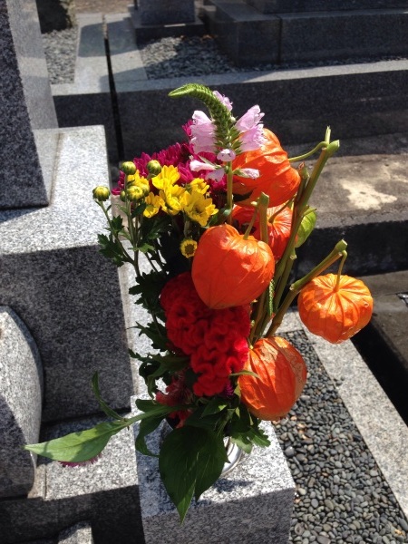 お墓参りのお花は_f0155431_20521667.jpg