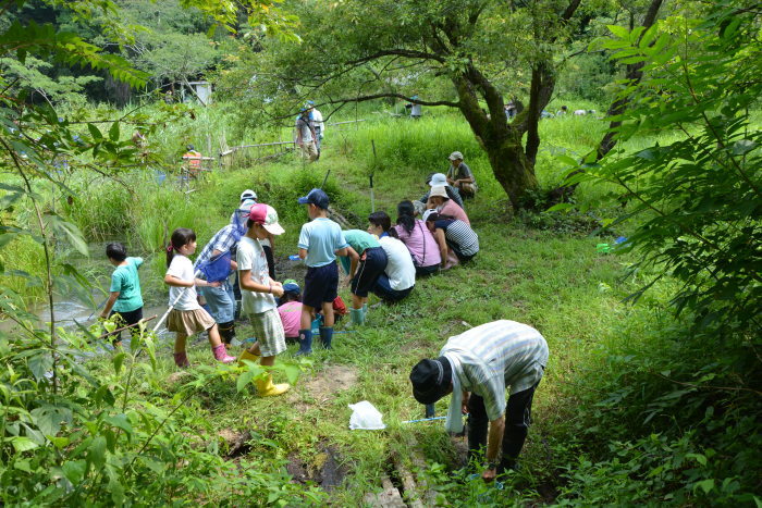 水辺で遊ぶ子どもたち_a0122264_14125180.jpg