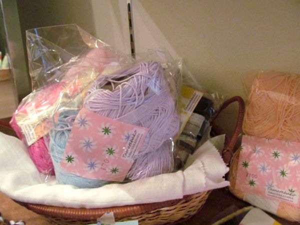 勝手に頭なでなでにして販売したり…材料70yenから出品_f0129557_11225686.jpg
