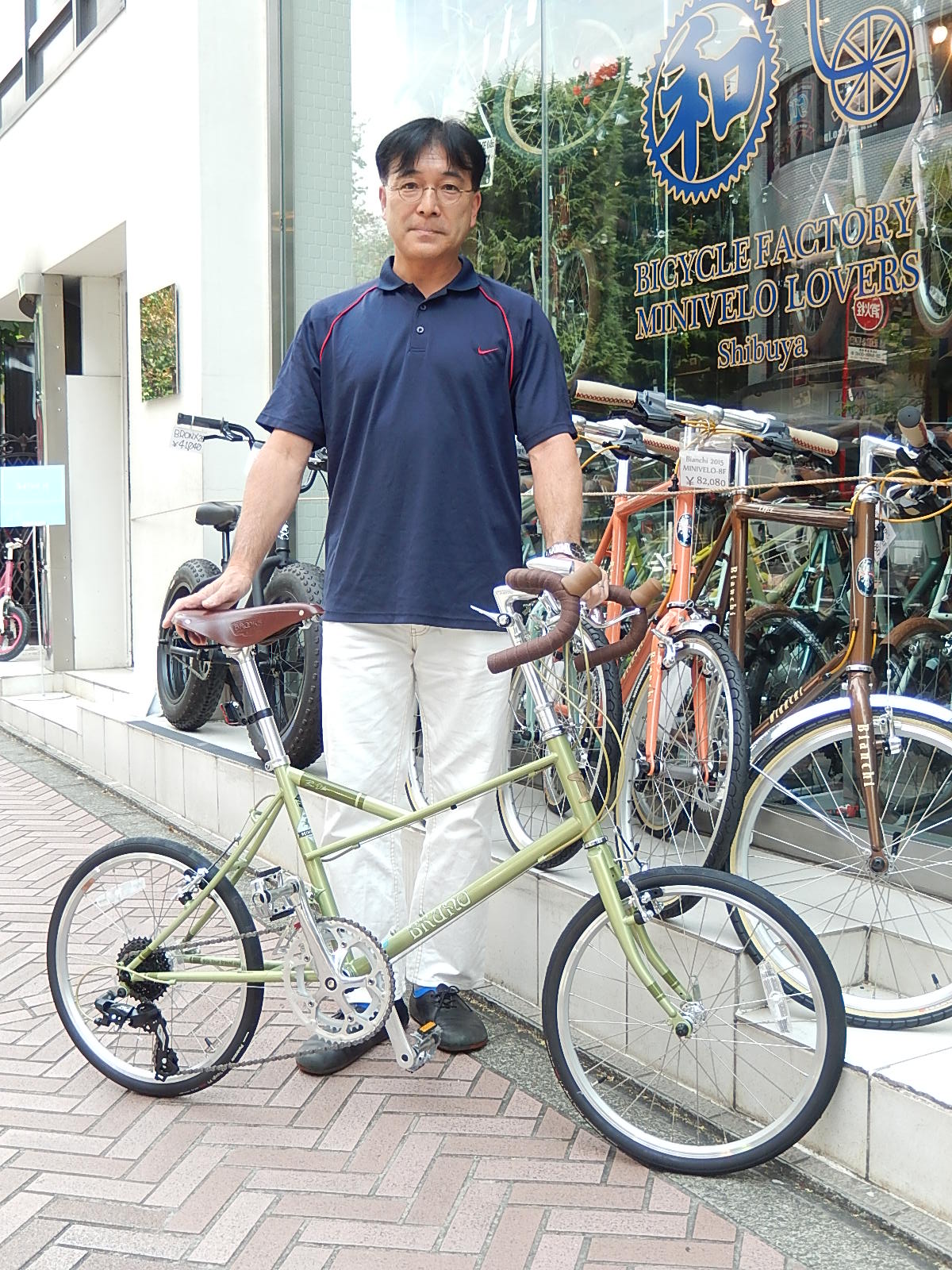 8月12日 渋谷 原宿 の自転車屋 FLAME bike前です_e0188759_1457348.jpg