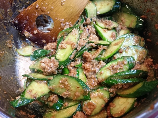 肉みそ大量仕込は危険です_e0167593_1445047.jpg