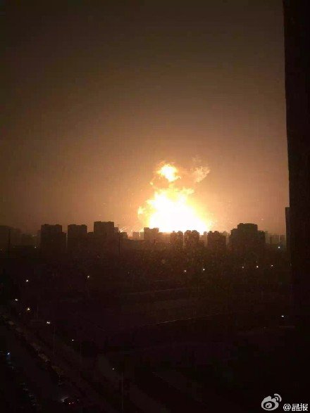 中国の天津で謎の大爆発炎上：ついに中国へも「韓の法則発動」か！？_e0171614_832437.jpg