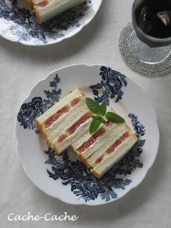 無花果とマスカルポーネのサンドイッチ キッチンで猫と