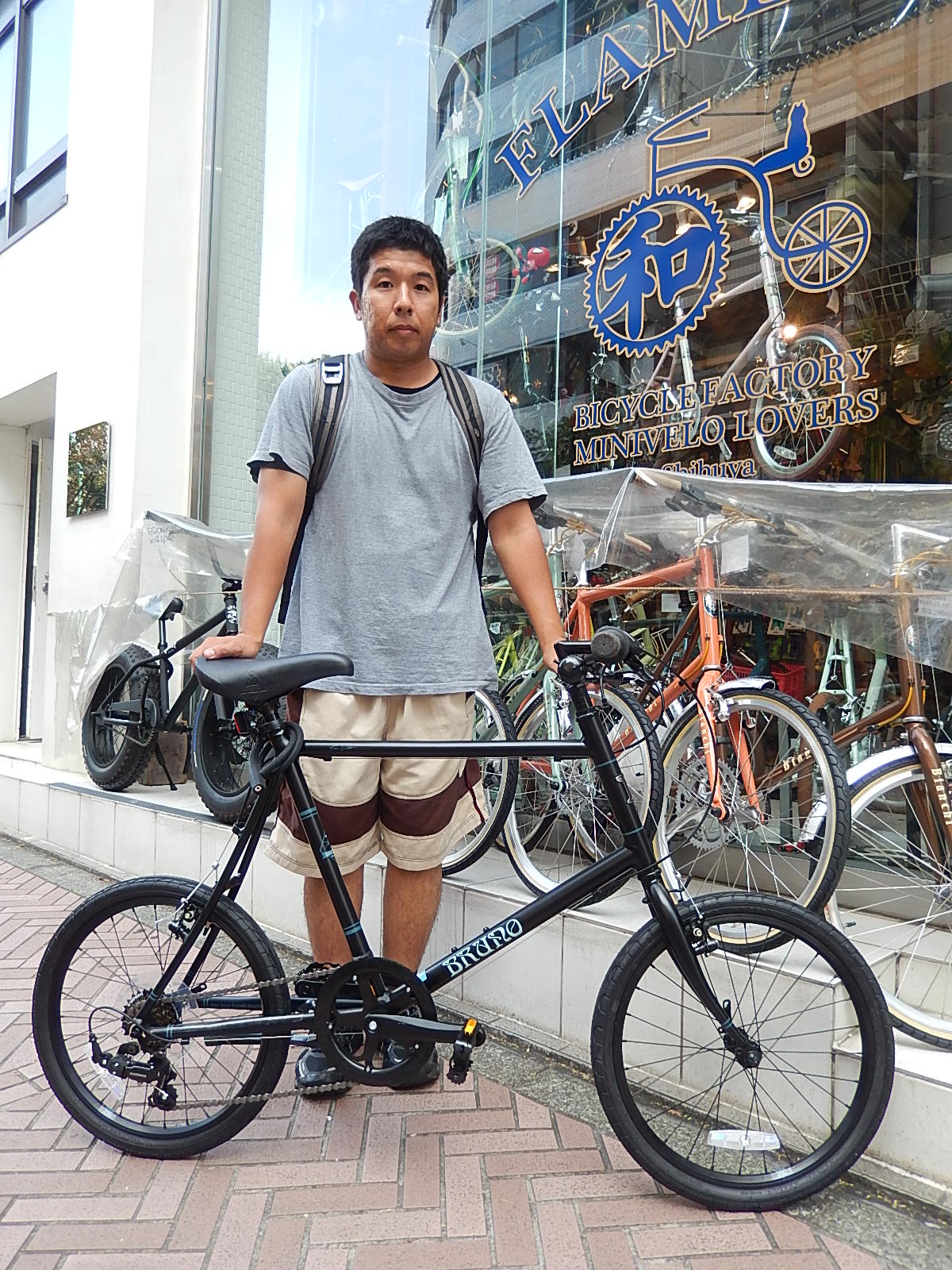 8月13日 渋谷 原宿 の自転車屋 FLAME bike前です_e0188759_17104513.jpg