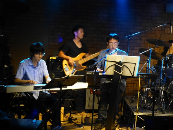 8月2日、カラフル夏の2デイズライブ2日目のライブレポ♪ vol.1_e0188087_5241917.jpg