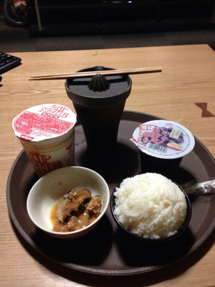 昨夜は疲れきって、簡単深夜飯。_b0271789_09015377.jpg