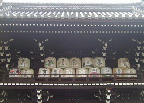 ●神社の造形―松尾と梅宮の菰樽_d0053294_014928.jpg