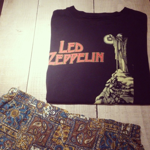 1984 \" LED ZEPPLIN \" Official 100% cotton VINTAGE ROCK Tee-SHIRTS ._d0172088_16524706.jpg