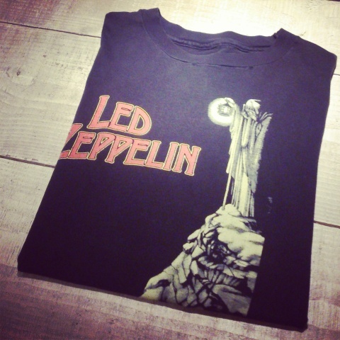 1984 \" LED ZEPPLIN \" Official 100% cotton VINTAGE ROCK Tee-SHIRTS ._d0172088_17010476.jpg