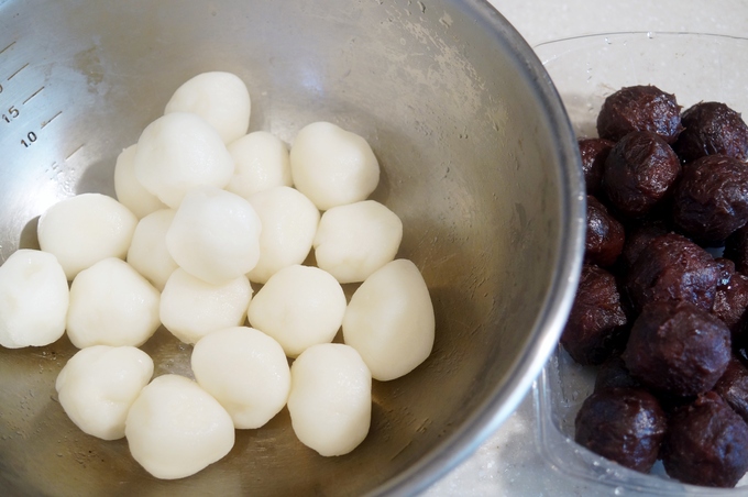 お盆の入りで　１３日は【お供えのお饅頭作り】からでした♪_b0033423_0442813.jpg