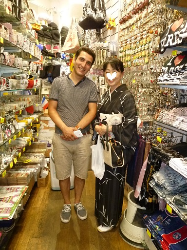 キティさん・おいりの日のお祝いの着物・パリで着物2._f0181251_17521852.jpg