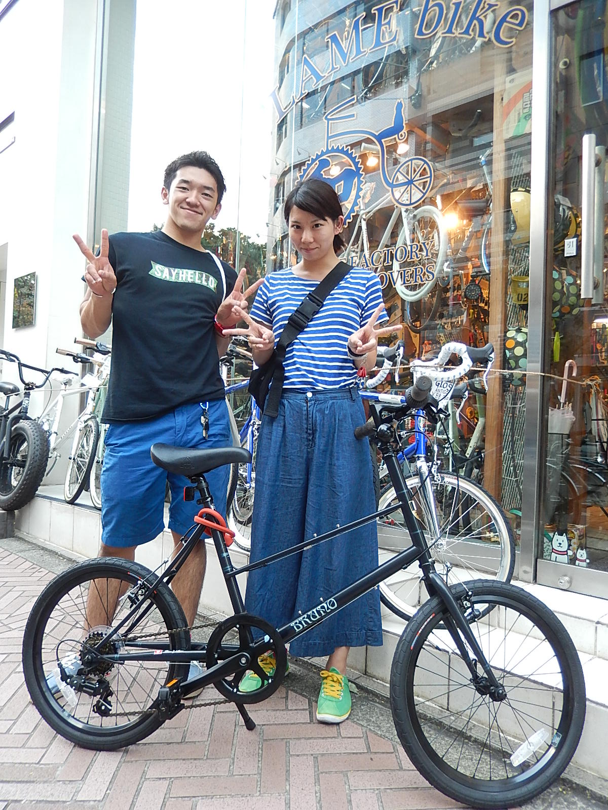 8月15日　渋谷　原宿　の自転車屋　FLAME bike前です_e0188759_1901341.jpg
