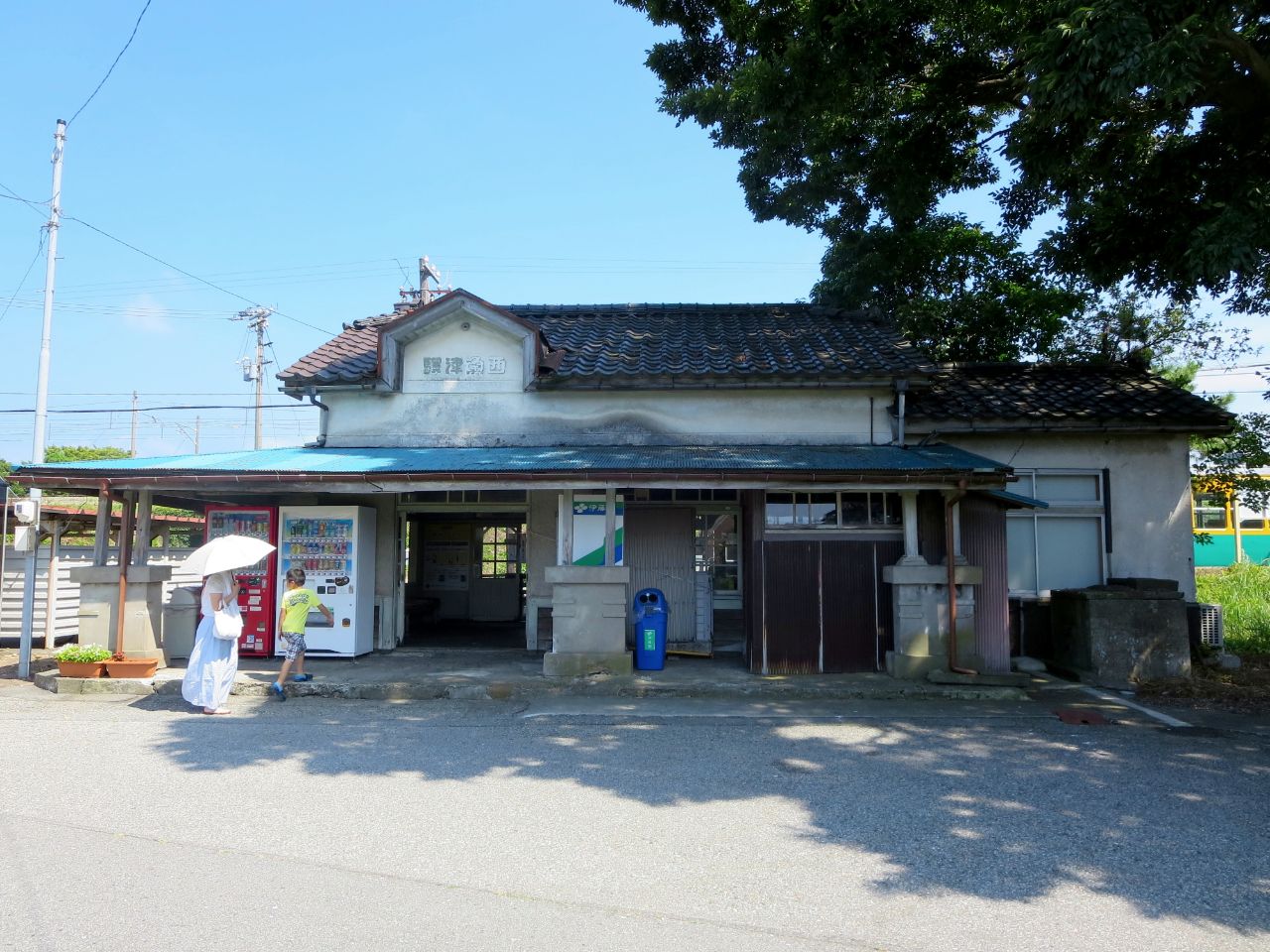 西魚津駅と経田駅〜富山地方鉄道_a0165316_1073570.jpg
