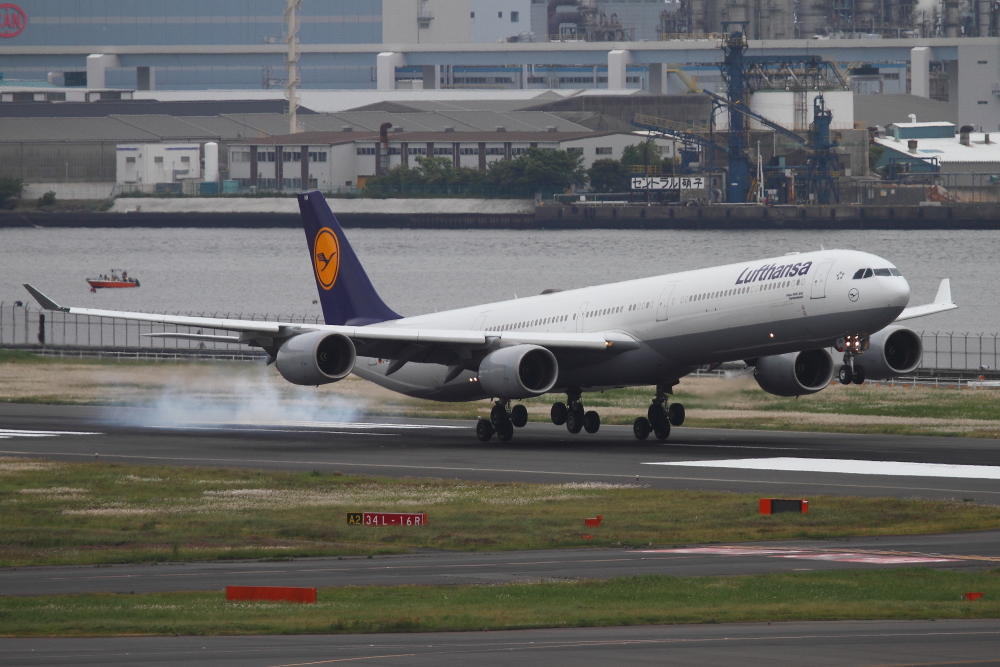 ルフトハンザ航空 A340-600 煙が3回_e0204891_18462026.jpg