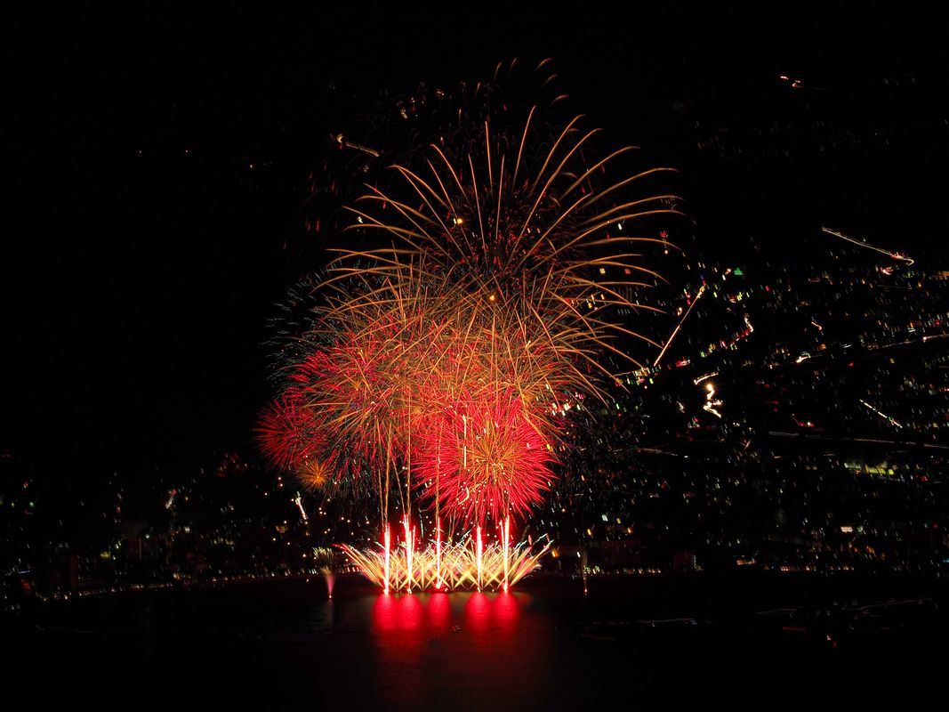 諏訪湖の花火 2015年 2 巨大半球 私のデジタル写真眼 諏訪湖の花火 2015年 2 巨大半球 私のデジタル写真眼