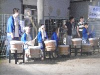 踊るあほうに見るあほう、踊りの輪は子ども大人も2重、3重に…呉服南盆踊り大会_c0133422_1503280.jpg
