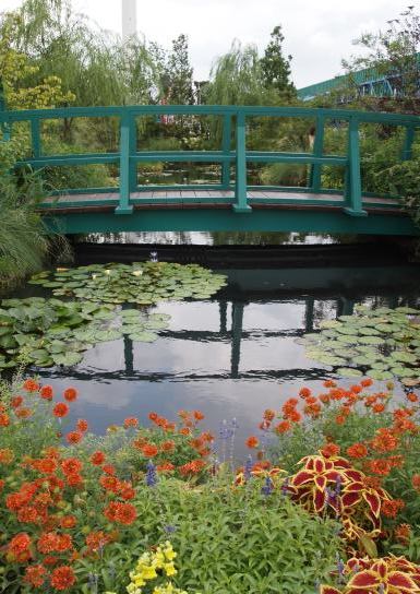 池袋西武の屋上庭園はモネの庭 ひつじのお散歩