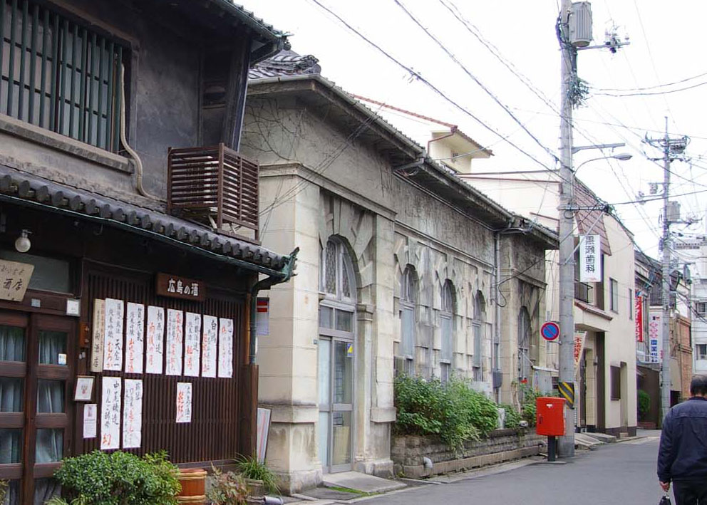 旧住銀支店 見えぬ活用策(尾道市)_d0328255_2222335.jpg
