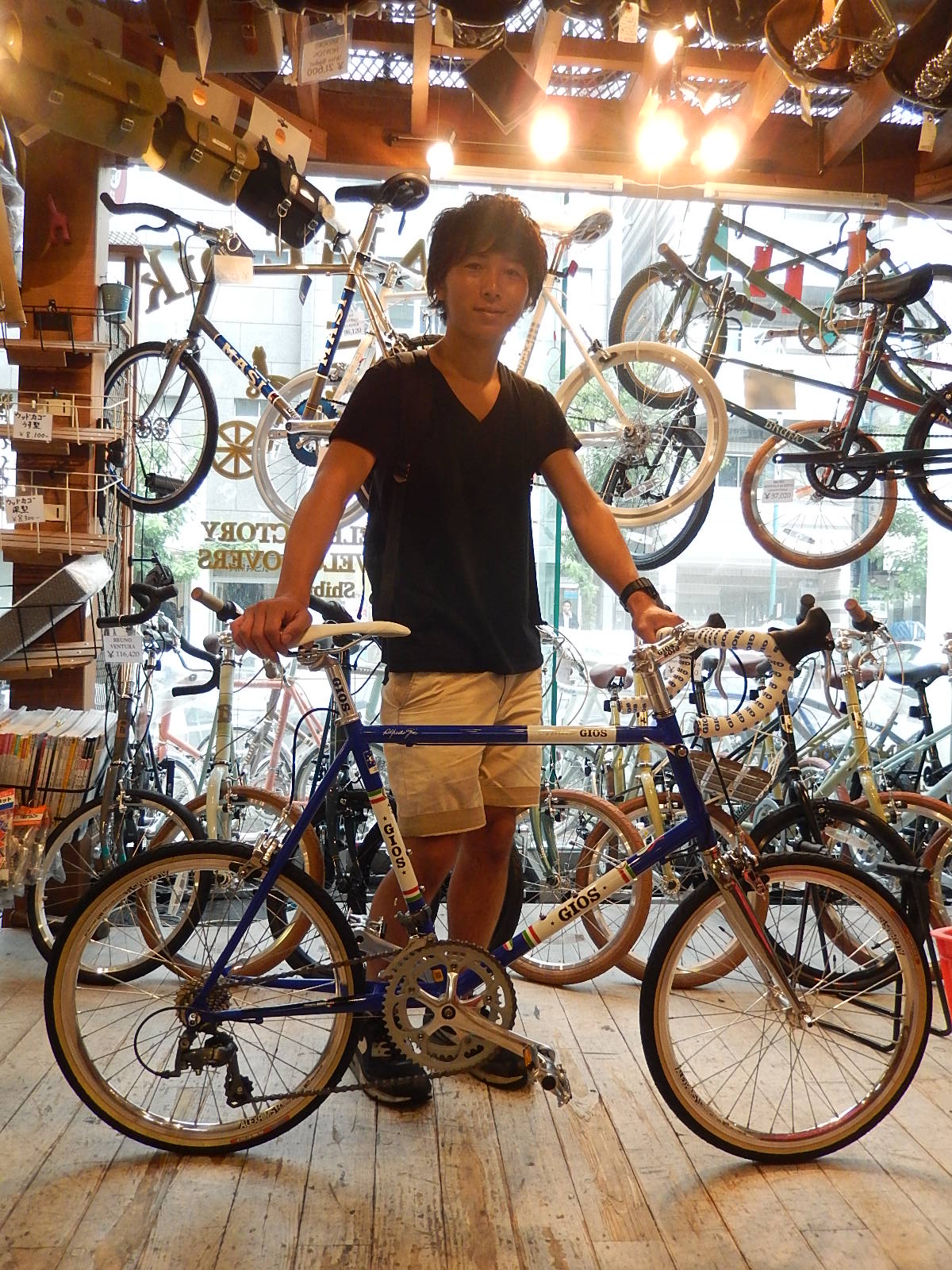 8月17日 渋谷 原宿 の自転車屋 FLAME bike前です_e0188759_1557133.jpg