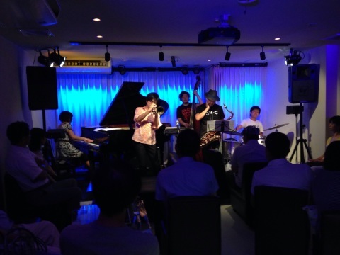 Jazzlive comin 広島 本日18日火曜日のライブ！_b0115606_10313301.jpg