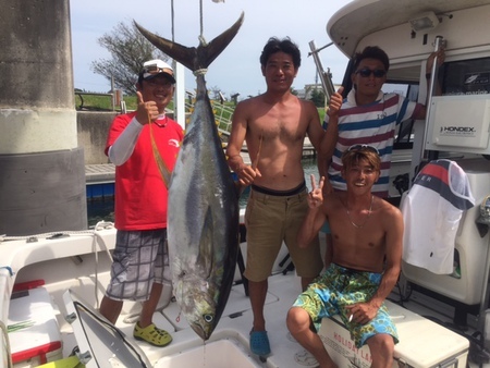 今日、マリーナは、、、、【カジキ・マグロトローリング】_f0009039_10394660.jpg